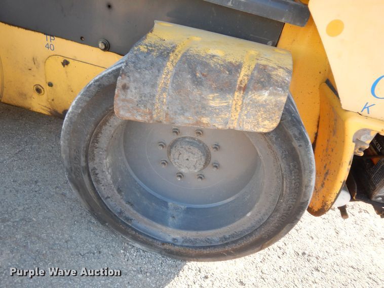 image for item DK7597 2012 New Holland L225  skid steer loader