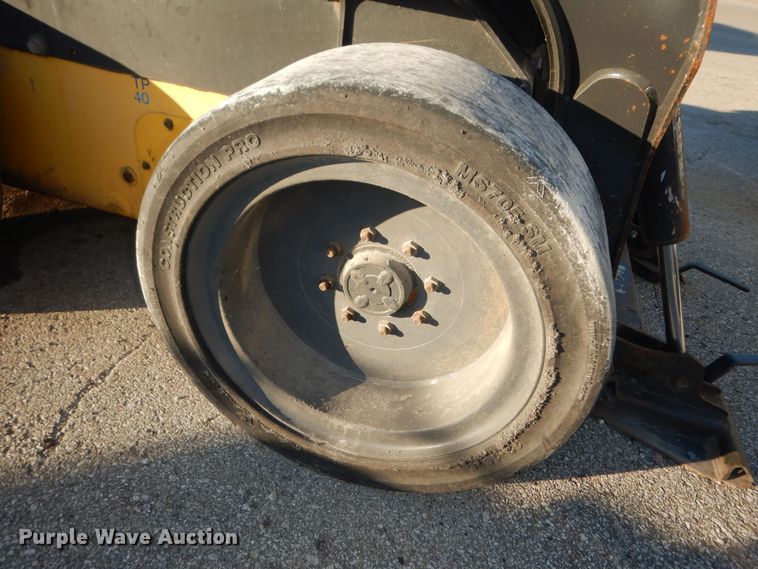 image for item DK7597 2012 New Holland L225  skid steer loader