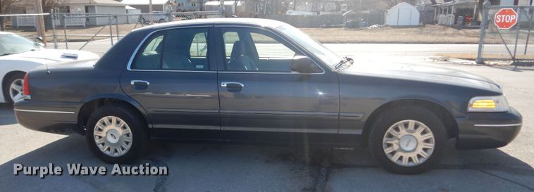 image for item DK7612 2005 Ford Crown Victoria Police Interceptor