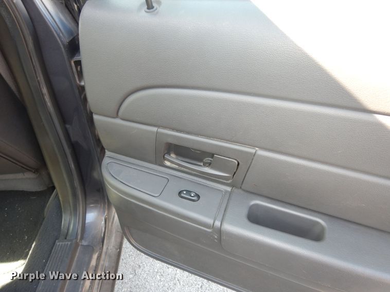 image for item DK7612 2005 Ford Crown Victoria Police Interceptor