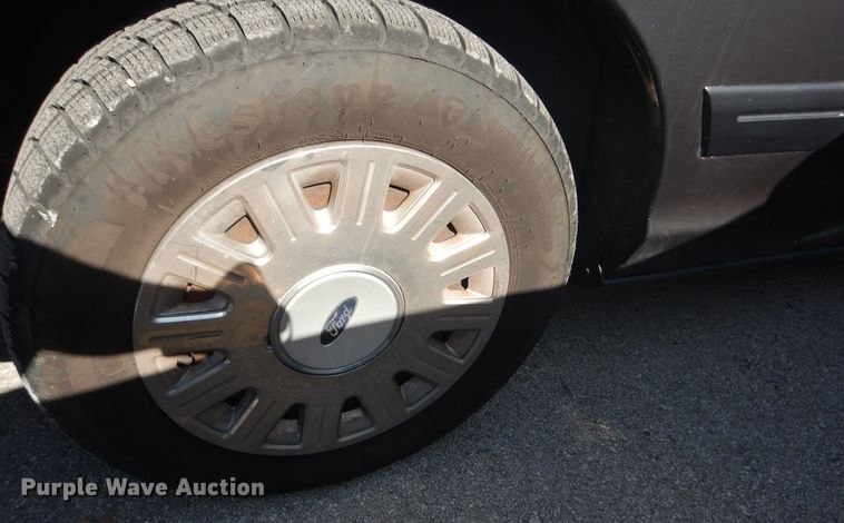 image for item DK7612 2005 Ford Crown Victoria Police Interceptor