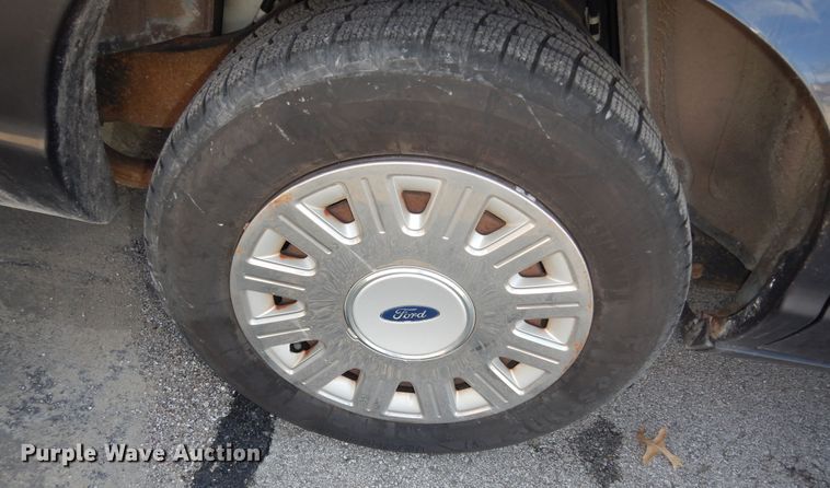 image for item DK7612 2005 Ford Crown Victoria Police Interceptor