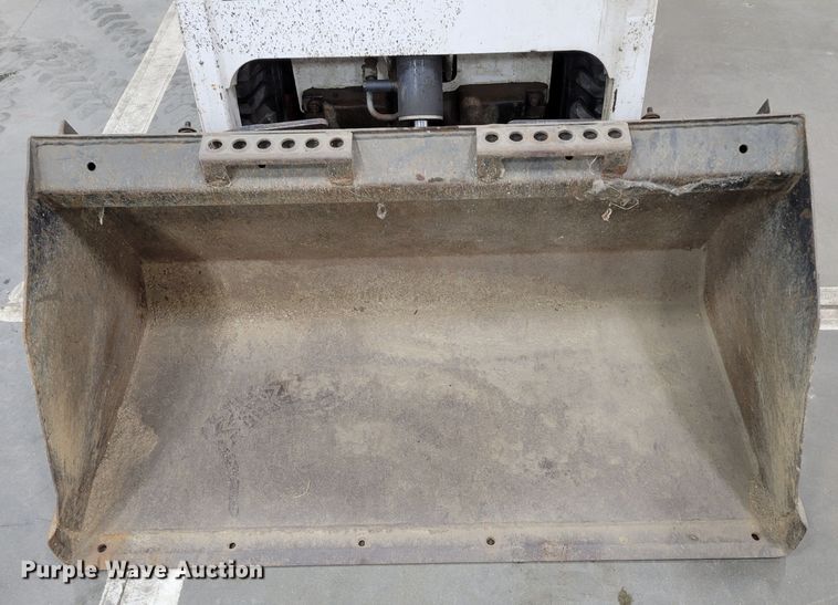 image for item DM8195 2005 Bobcat 463  skid steer loader