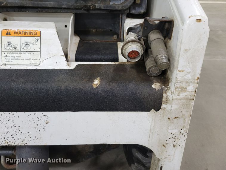 image for item DM8195 2005 Bobcat 463  skid steer loader
