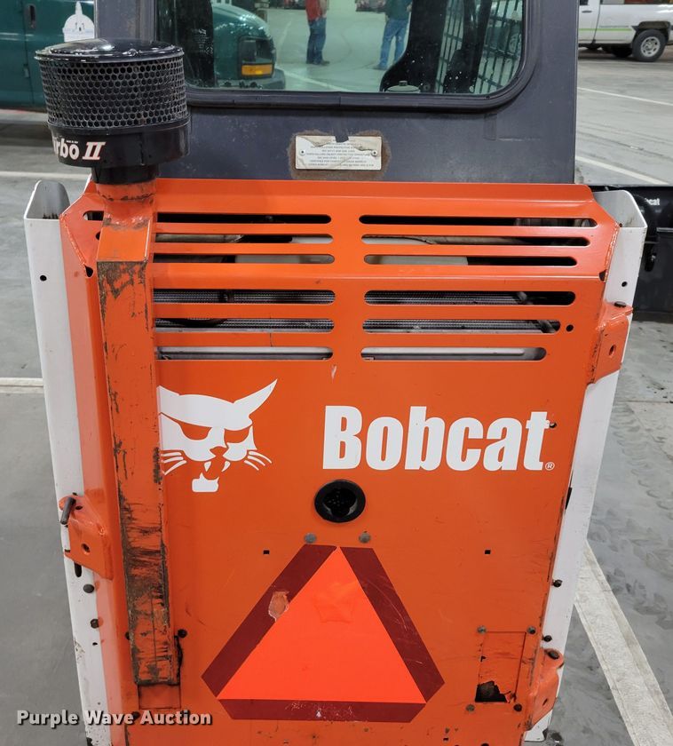 image for item DM8195 2005 Bobcat 463  skid steer loader
