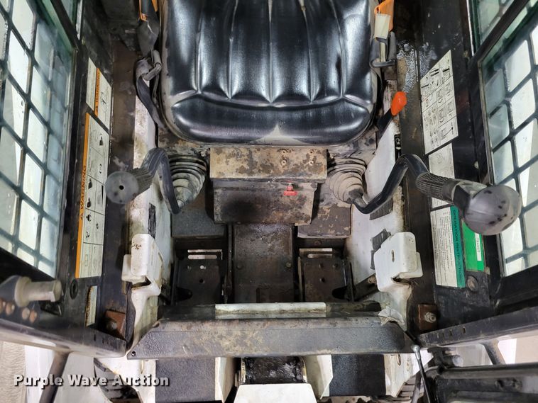 image for item DM8195 2005 Bobcat 463  skid steer loader