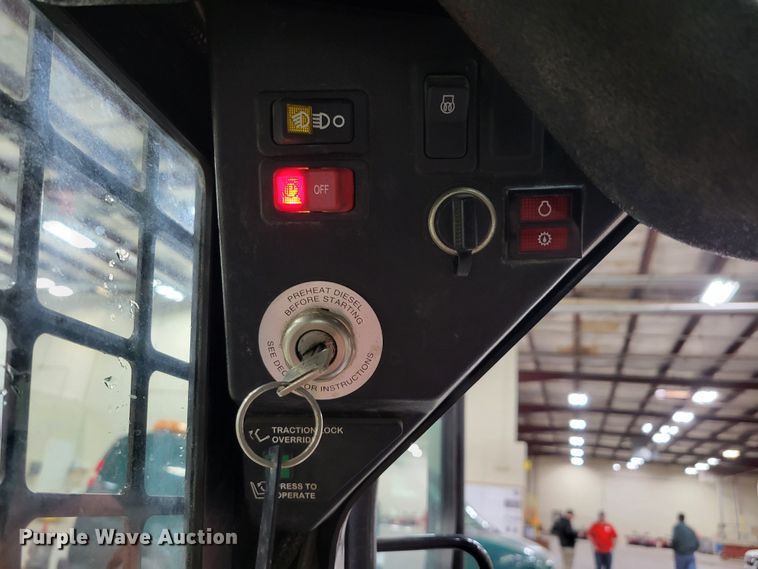 image for item DM8195 2005 Bobcat 463  skid steer loader