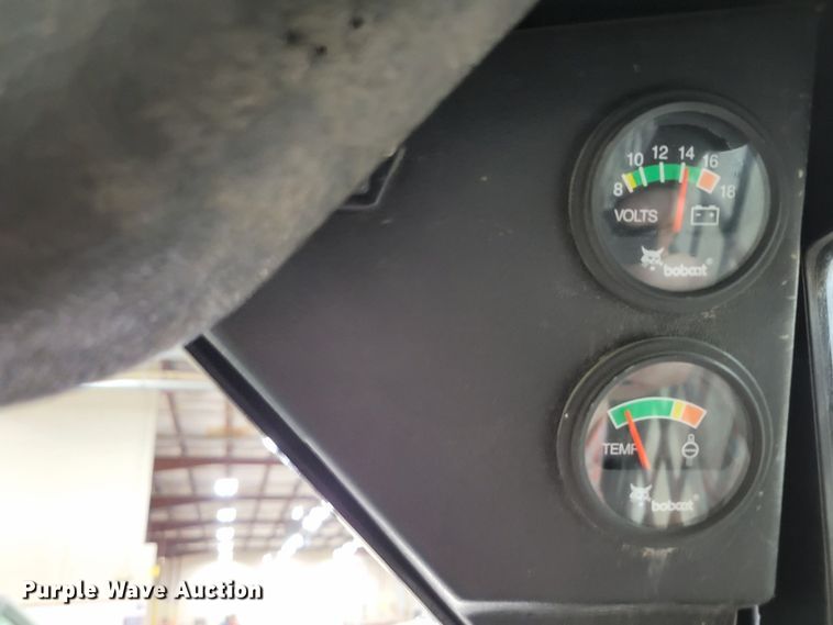 image for item DM8195 2005 Bobcat 463  skid steer loader