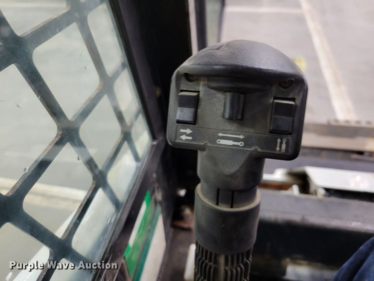 image for item DM8195 2005 Bobcat 463  skid steer loader