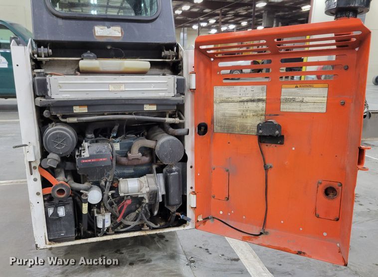 image for item DM8195 2005 Bobcat 463  skid steer loader