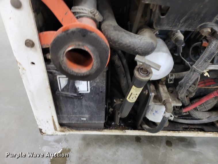 image for item DM8195 2005 Bobcat 463  skid steer loader