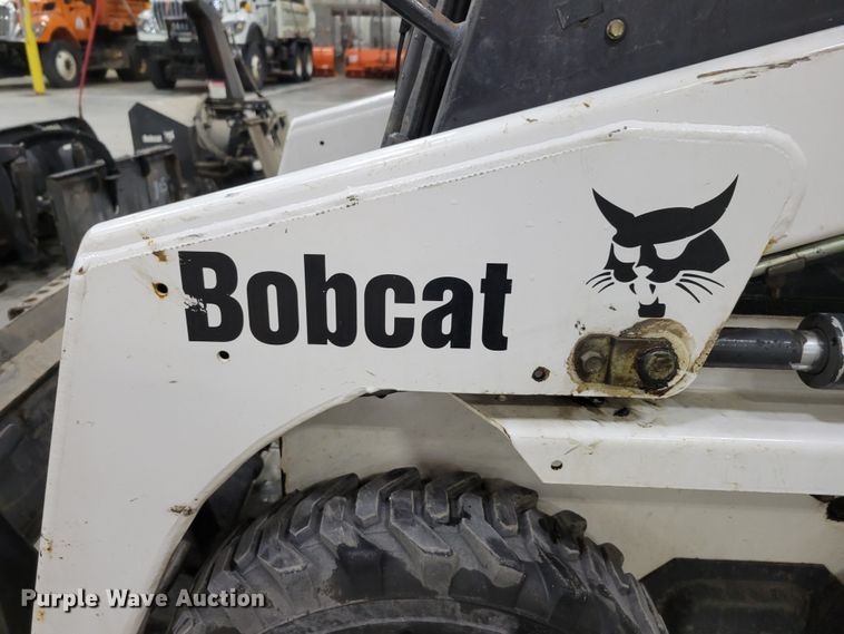 image for item DM8195 2005 Bobcat 463  skid steer loader