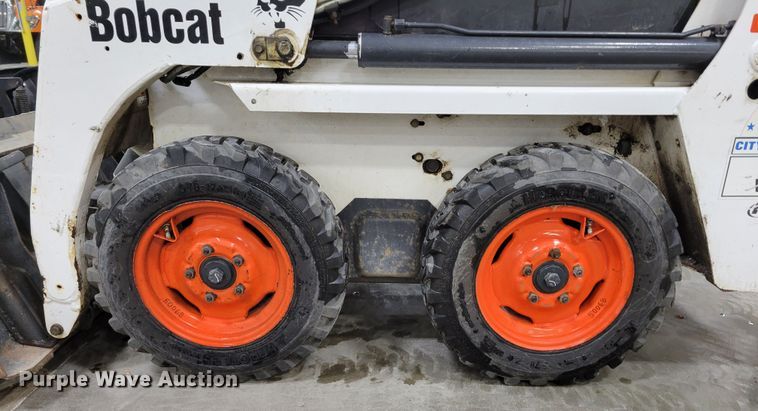 image for item DM8195 2005 Bobcat 463  skid steer loader