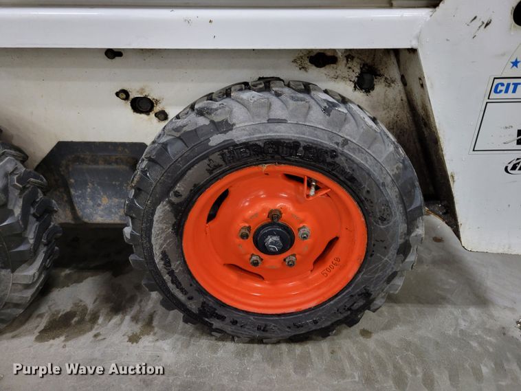image for item DM8195 2005 Bobcat 463  skid steer loader
