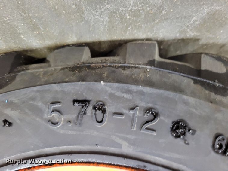 image for item DM8195 2005 Bobcat 463  skid steer loader