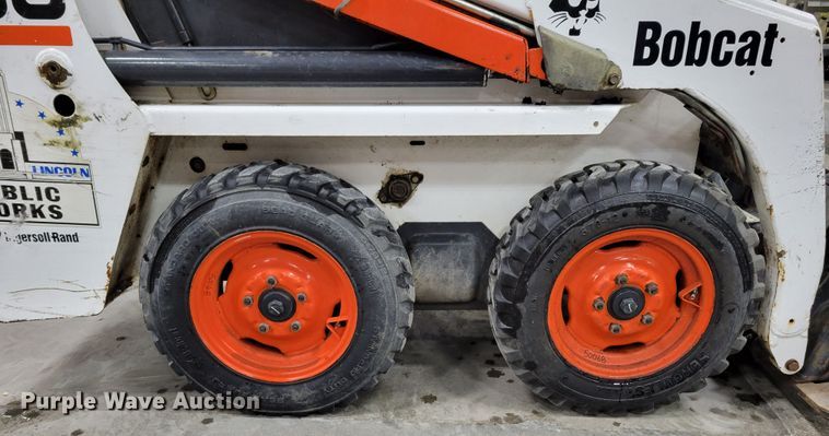 image for item DM8195 2005 Bobcat 463  skid steer loader