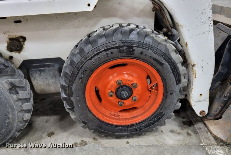 image for item DM8195 2005 Bobcat 463  skid steer loader