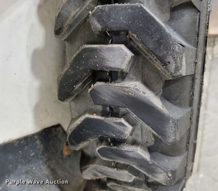 image for item DM8195 2005 Bobcat 463  skid steer loader