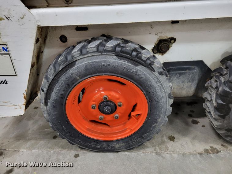 image for item DM8195 2005 Bobcat 463  skid steer loader