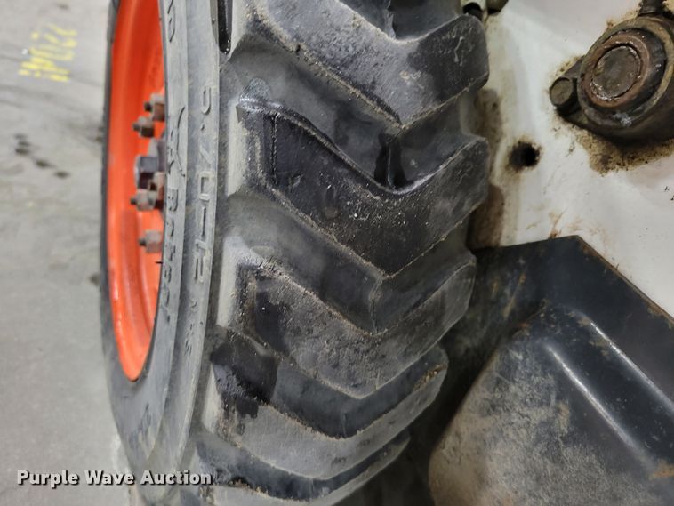 image for item DM8195 2005 Bobcat 463  skid steer loader