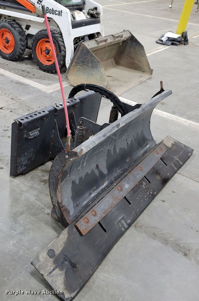 image for item DM8195 2005 Bobcat 463  skid steer loader