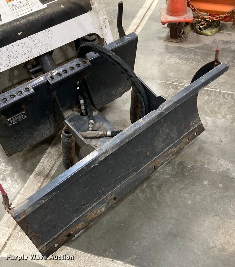 image for item DM8195 2005 Bobcat 463  skid steer loader