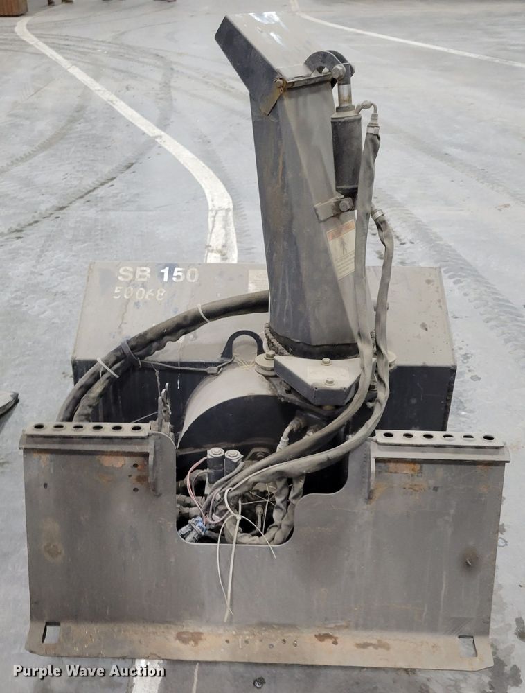 image for item DM8195 2005 Bobcat 463  skid steer loader