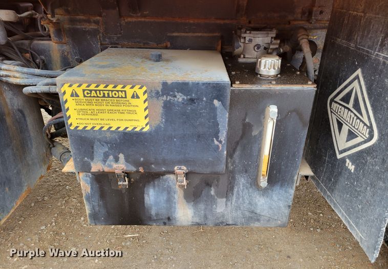 image for item DM8197 2001 Sterling L7500  dump truck