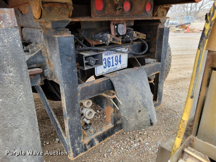 image for item DM8197 2001 Sterling L7500  dump truck