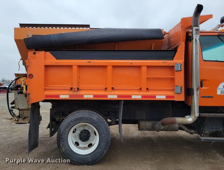 image for item DM8197 2001 Sterling L7500  dump truck