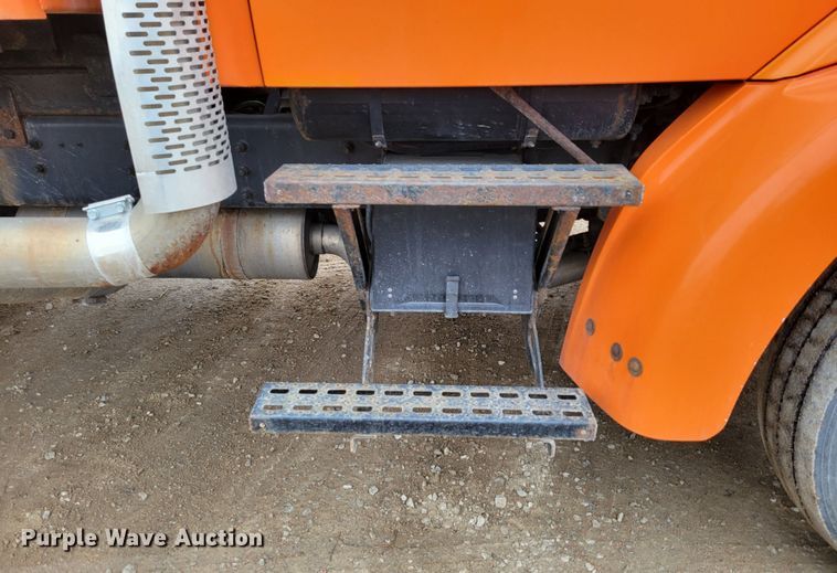 image for item DM8197 2001 Sterling L7500  dump truck