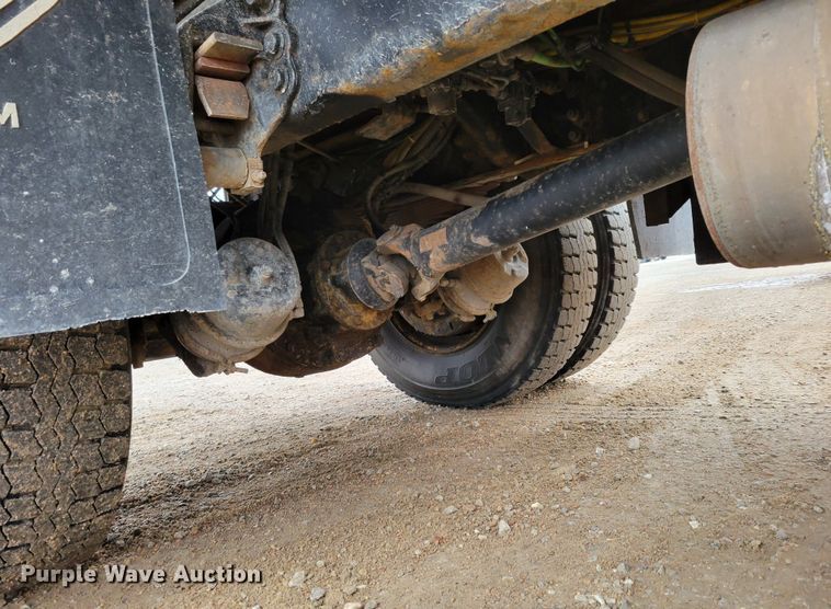 image for item DM8197 2001 Sterling L7500  dump truck