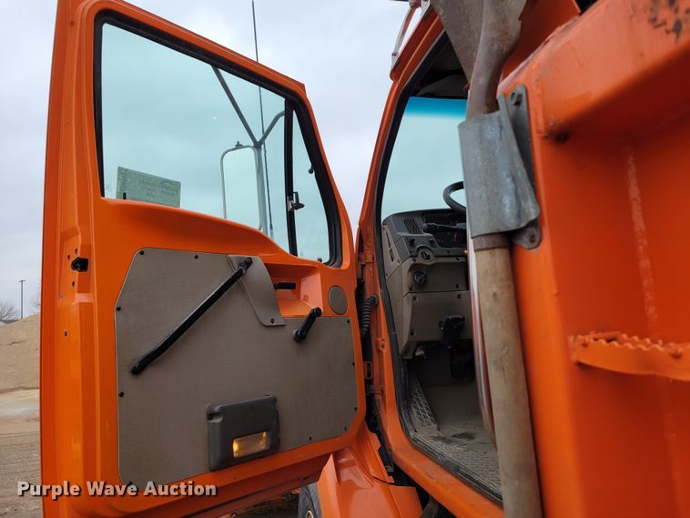 image for item DM8197 2001 Sterling L7500  dump truck