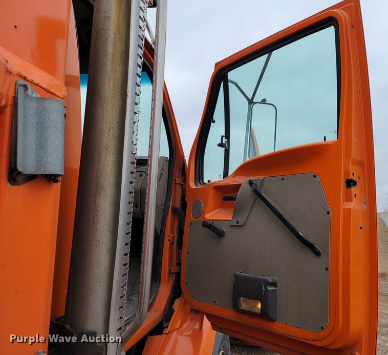 image for item DM8197 2001 Sterling L7500  dump truck