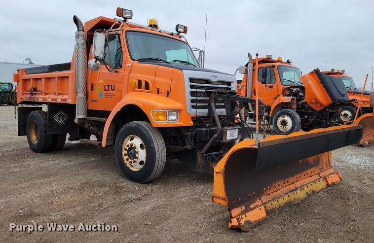image for item DM8198 2001 Sterling L7500  dump truck
