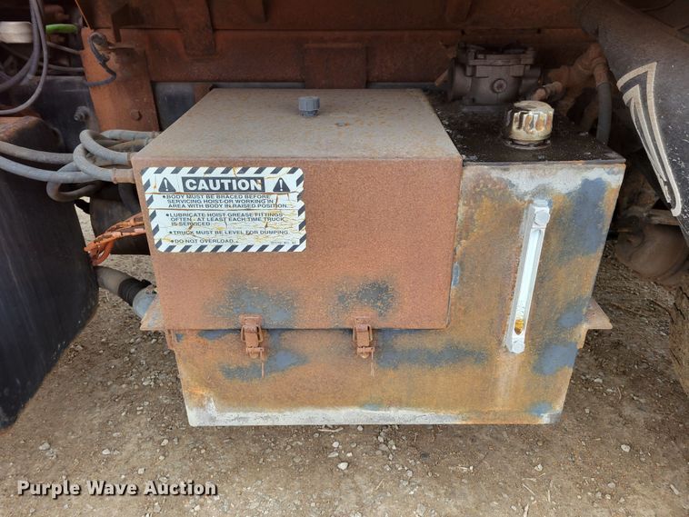 image for item DM8198 2001 Sterling L7500  dump truck