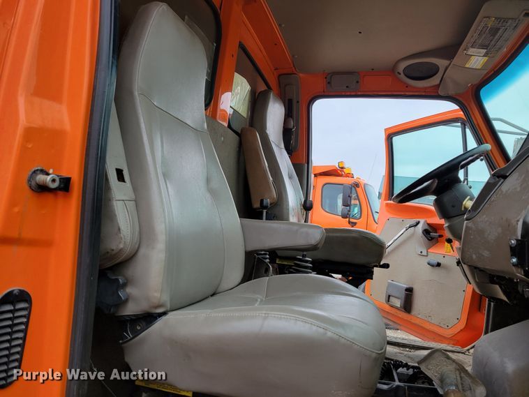 image for item DM8198 2001 Sterling L7500  dump truck