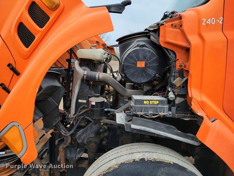 image for item DM8198 2001 Sterling L7500  dump truck