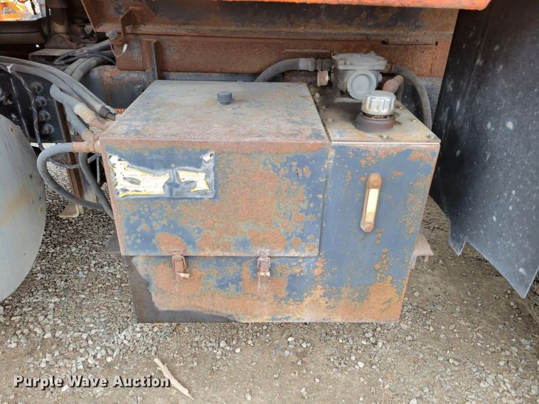 image for item DM8199 2005 Freightliner Business Class M2  dump truck