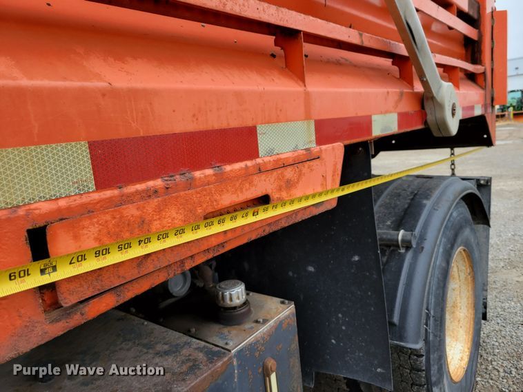 image for item DM8199 2005 Freightliner Business Class M2  dump truck