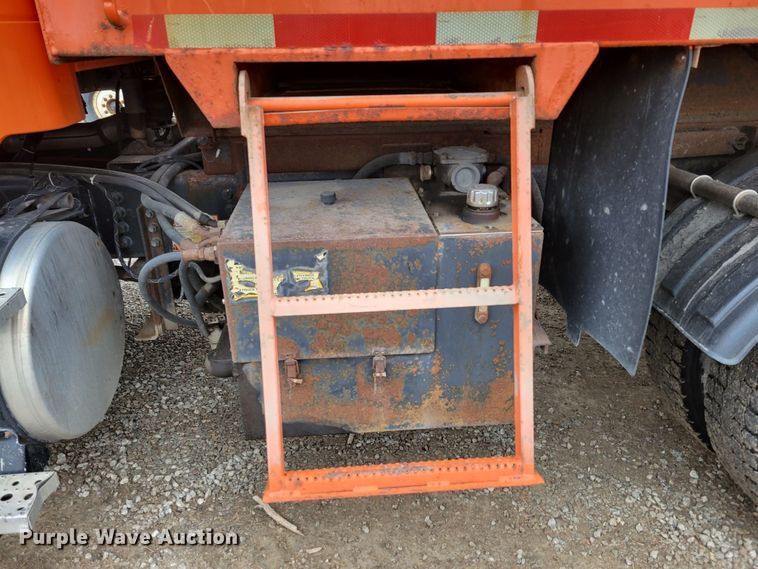 image for item DM8199 2005 Freightliner Business Class M2  dump truck