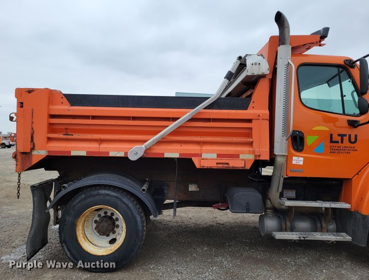 image for item DM8199 2005 Freightliner Business Class M2  dump truck