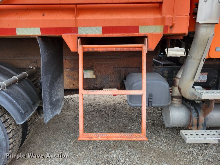 image for item DM8199 2005 Freightliner Business Class M2  dump truck