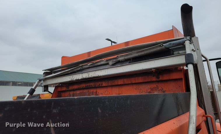 image for item DM8199 2005 Freightliner Business Class M2  dump truck