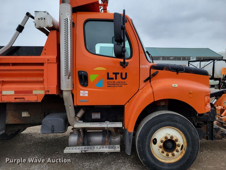 image for item DM8199 2005 Freightliner Business Class M2  dump truck