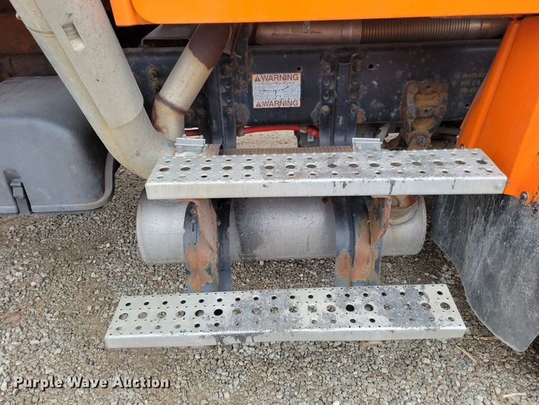 image for item DM8199 2005 Freightliner Business Class M2  dump truck