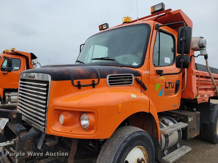 image for item DM8199 2005 Freightliner Business Class M2  dump truck