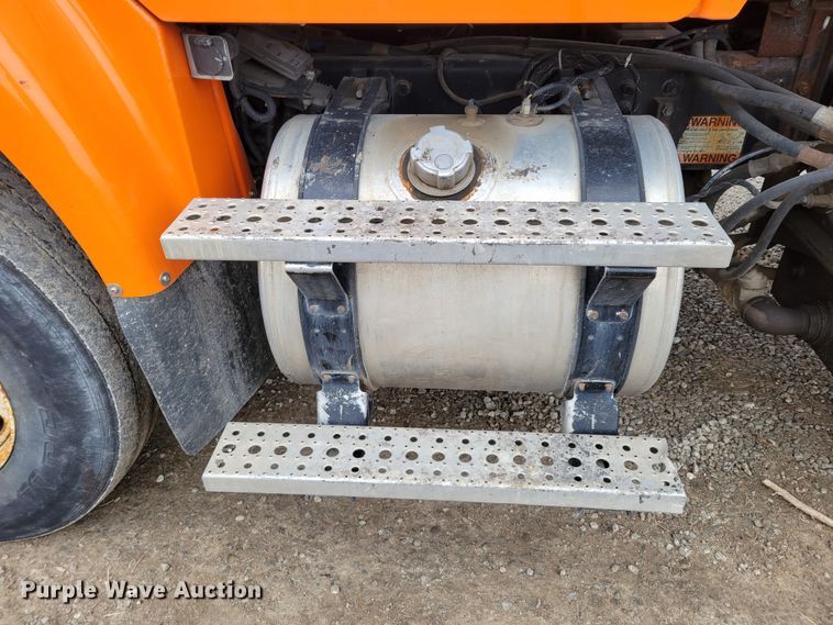 image for item DM8199 2005 Freightliner Business Class M2  dump truck