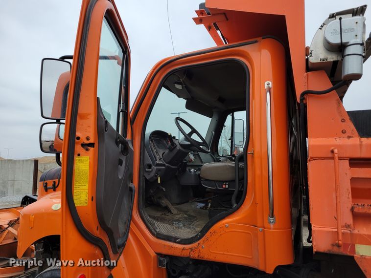 image for item DM8199 2005 Freightliner Business Class M2  dump truck