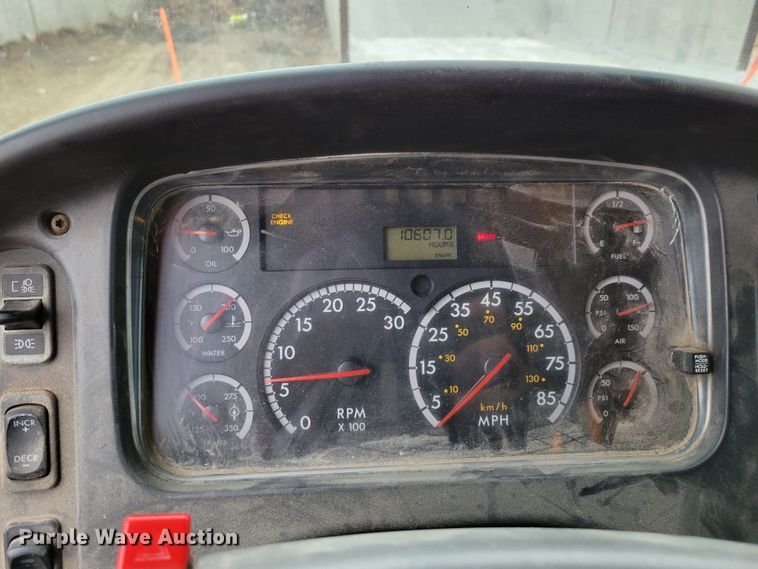 image for item DM8199 2005 Freightliner Business Class M2  dump truck